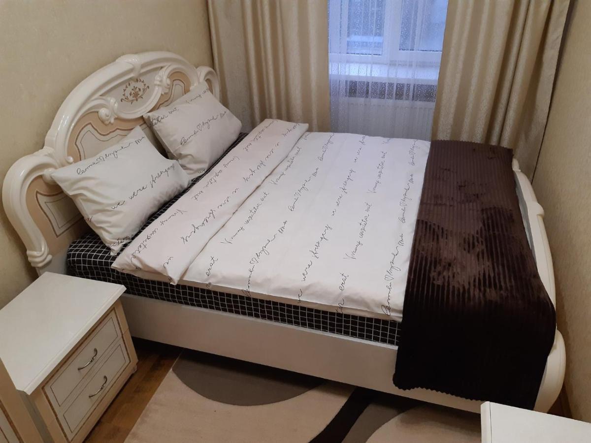 Apartamento Двокімнатна Shepetivka Exterior foto