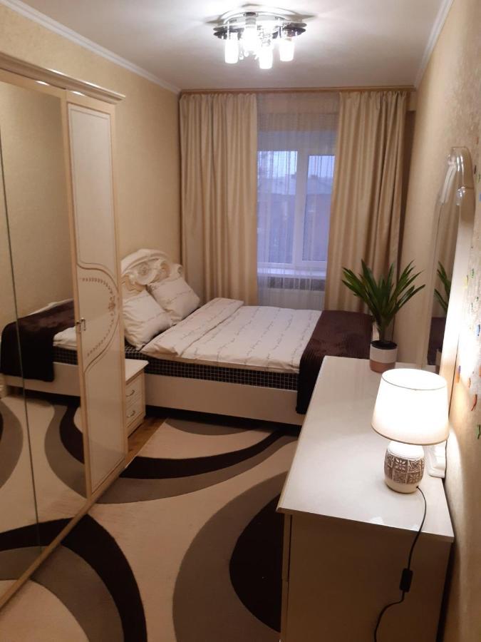 Apartamento Двокімнатна Shepetivka Exterior foto